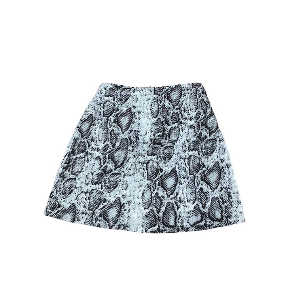 Y2k Snakeskin Skirt ⋆｡‧₊°♱༺𓆩❦︎𓆪༻♱༉‧₊˚.